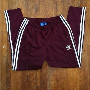 Maroon Adidas joggers!!